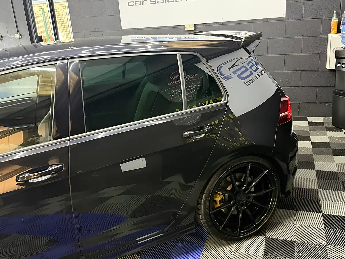 Used 2015 Volkswagen Golf Bluemotion Tech R Black - Interior and Exterior details 15