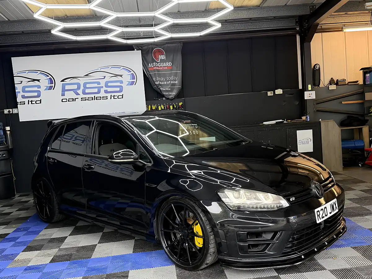 Used 2015 Volkswagen Golf Bluemotion Tech R Black - Interior and Exterior details 6