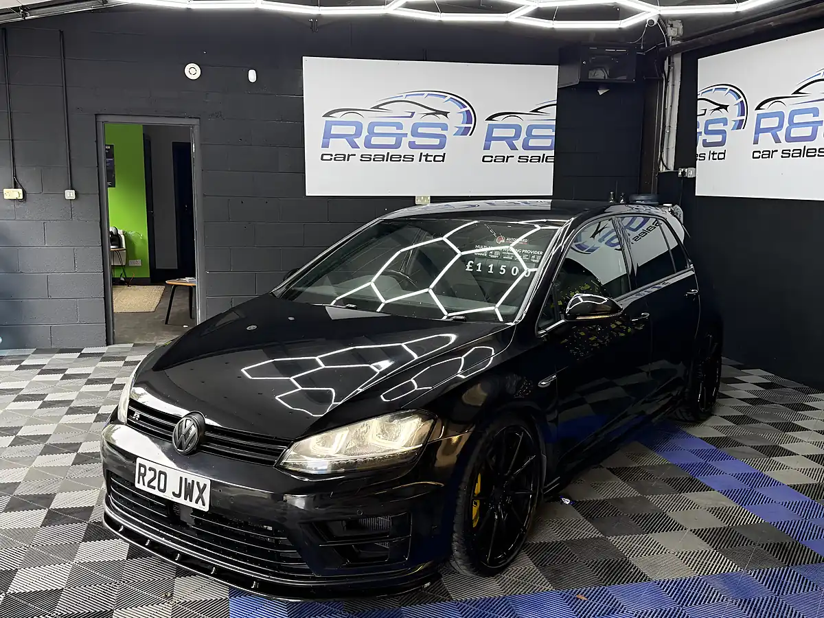 Used 2015 Volkswagen Golf Bluemotion Tech R Black - Interior and Exterior details 9