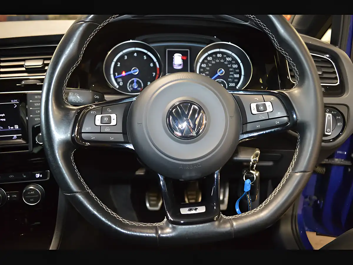 Used 2015 Volkswagen Golf Bluemotion Tech R Lapis Blue - Interior and Exterior details 11