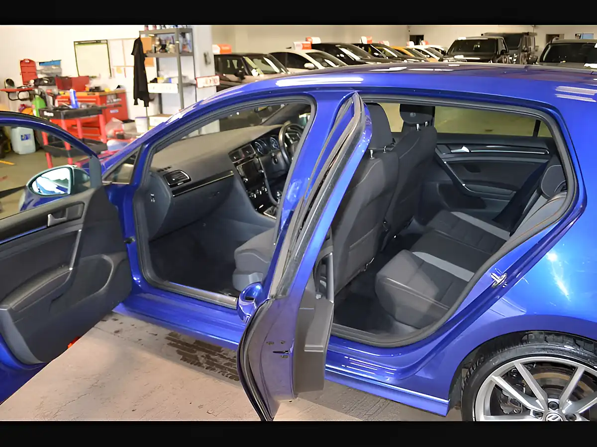Used 2015 Volkswagen Golf Bluemotion Tech R Lapis Blue - Interior and Exterior details 14