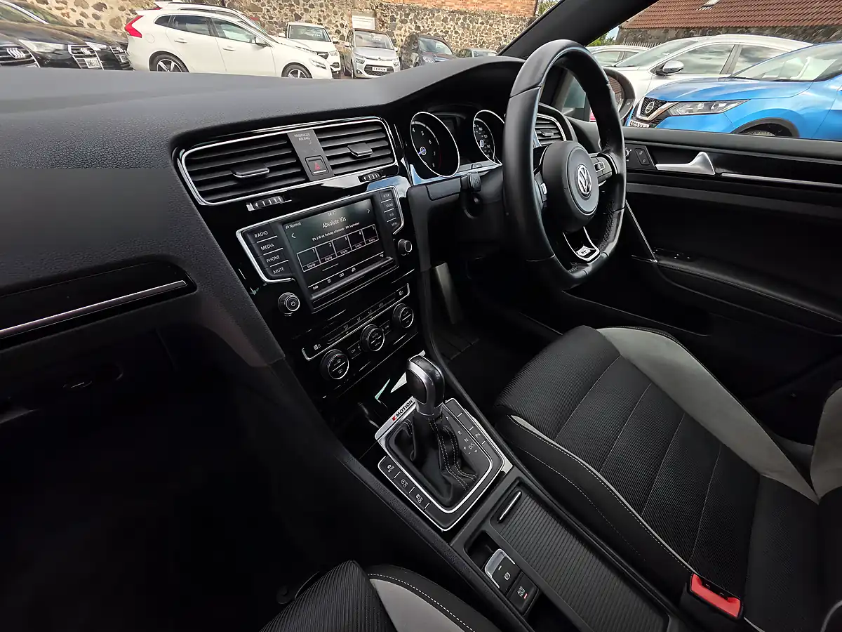 Used 2015 Volkswagen Golf Bluemotion Tech R Lapiz Blue Metallic - Interior and Exterior details 11