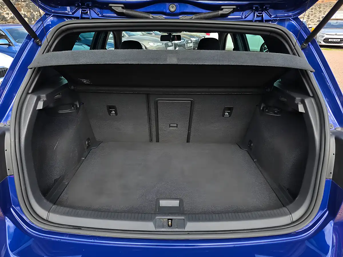 Used 2015 Volkswagen Golf Bluemotion Tech R Lapiz Blue Metallic - Interior and Exterior details 13