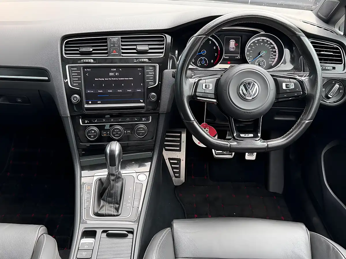 Used 2015 Volkswagen Golf Bluemotion Tech R White - Interior and Exterior details 11