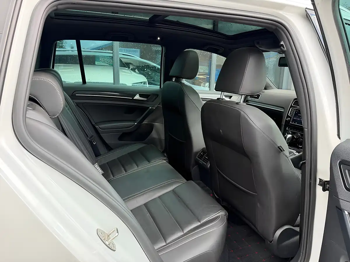 Used 2015 Volkswagen Golf Bluemotion Tech R White - Interior and Exterior details 18