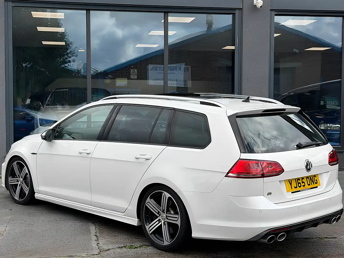 Used 2015 Volkswagen Golf Bluemotion Tech R White - Interior and Exterior details 6