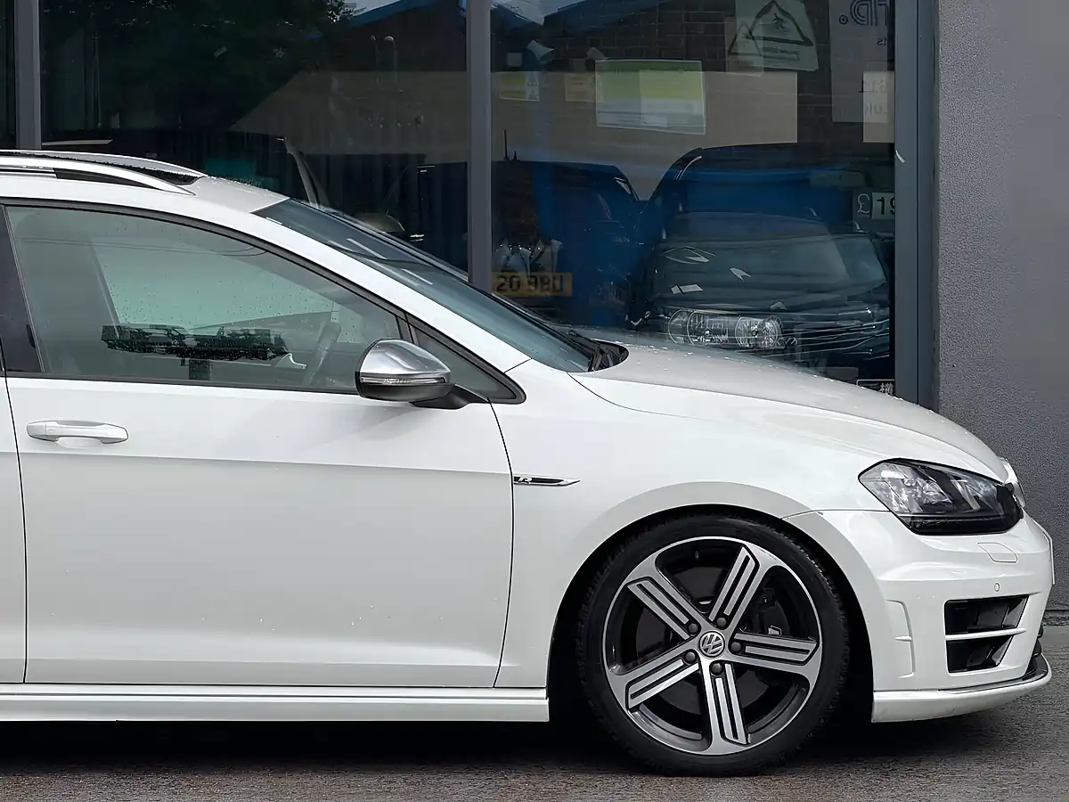 Used 2015 Volkswagen Golf Bluemotion Tech R White - Interior and Exterior details 9