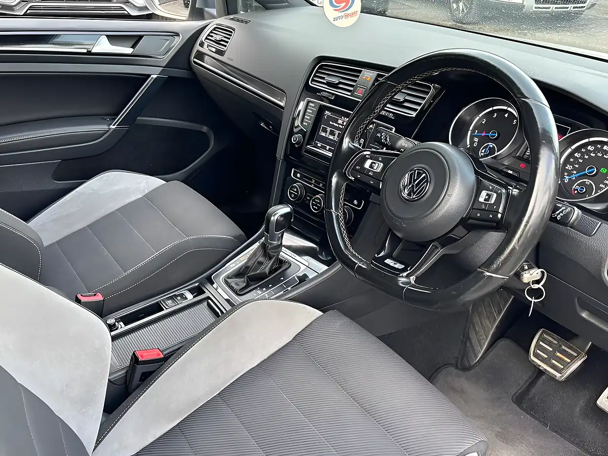 Used 2015 Volkswagen Golf Bluemotion Tech R White - Interior and Exterior details 13