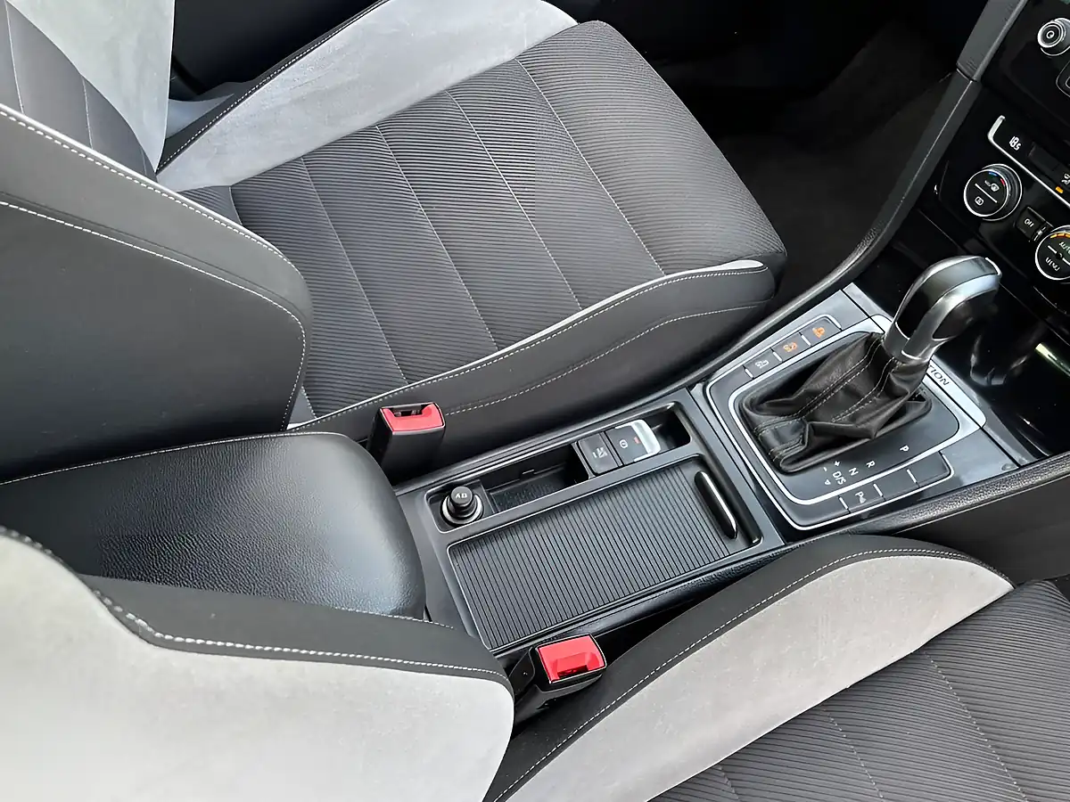 Used 2015 Volkswagen Golf Bluemotion Tech R White - Interior and Exterior details 16
