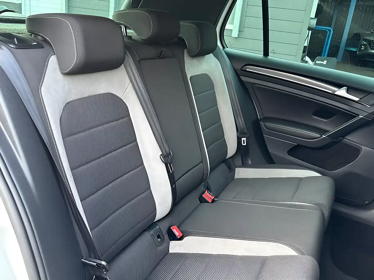 Used 2015 Volkswagen Golf Bluemotion Tech R White - Interior and Exterior details 17