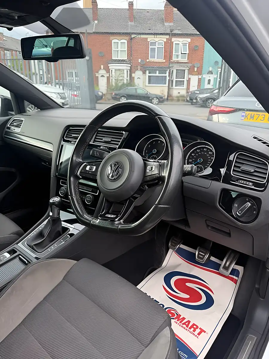 Used 2015 Volkswagen Golf Bluemotion Tech R White - Interior and Exterior details 10