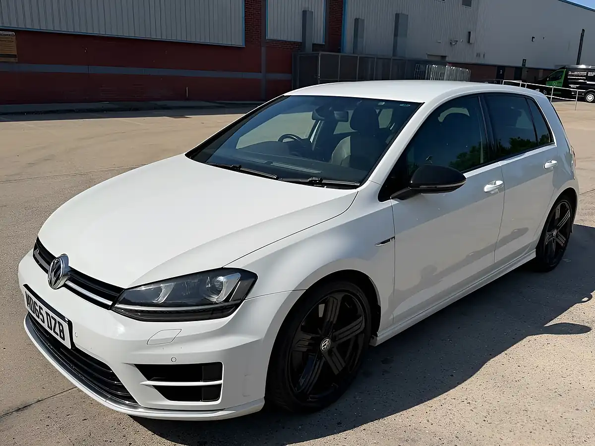 Used 2015 Volkswagen Golf Bluemotion Tech R White - Interior and Exterior details 2