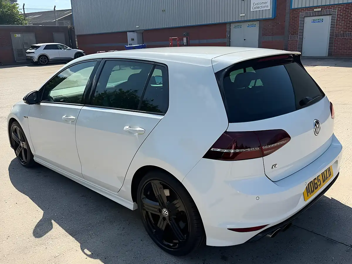 Used 2015 Volkswagen Golf Bluemotion Tech R White - Interior and Exterior details 4