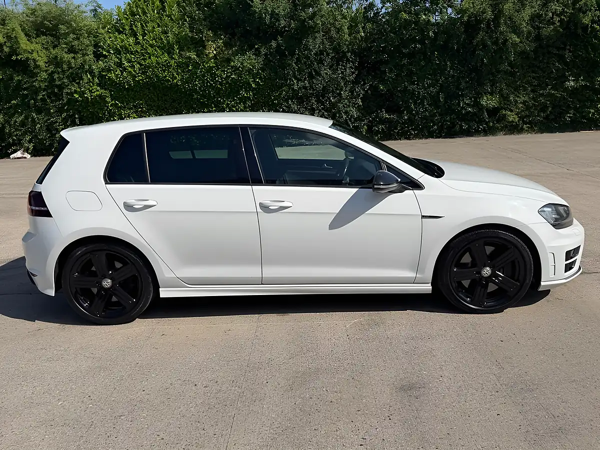 Used 2015 Volkswagen Golf Bluemotion Tech R White - Interior and Exterior details 5