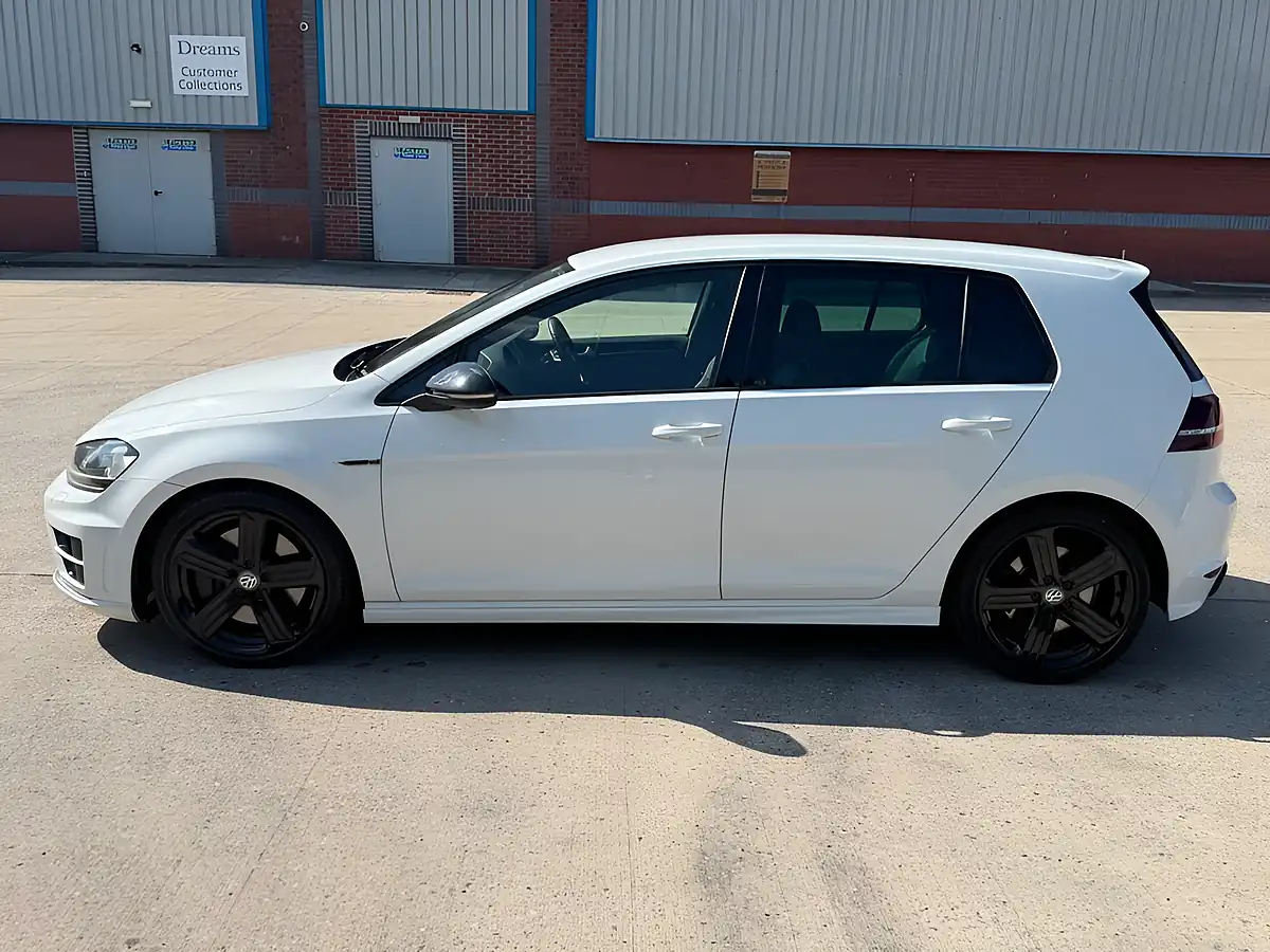 Used 2015 Volkswagen Golf Bluemotion Tech R White - Interior and Exterior details 6
