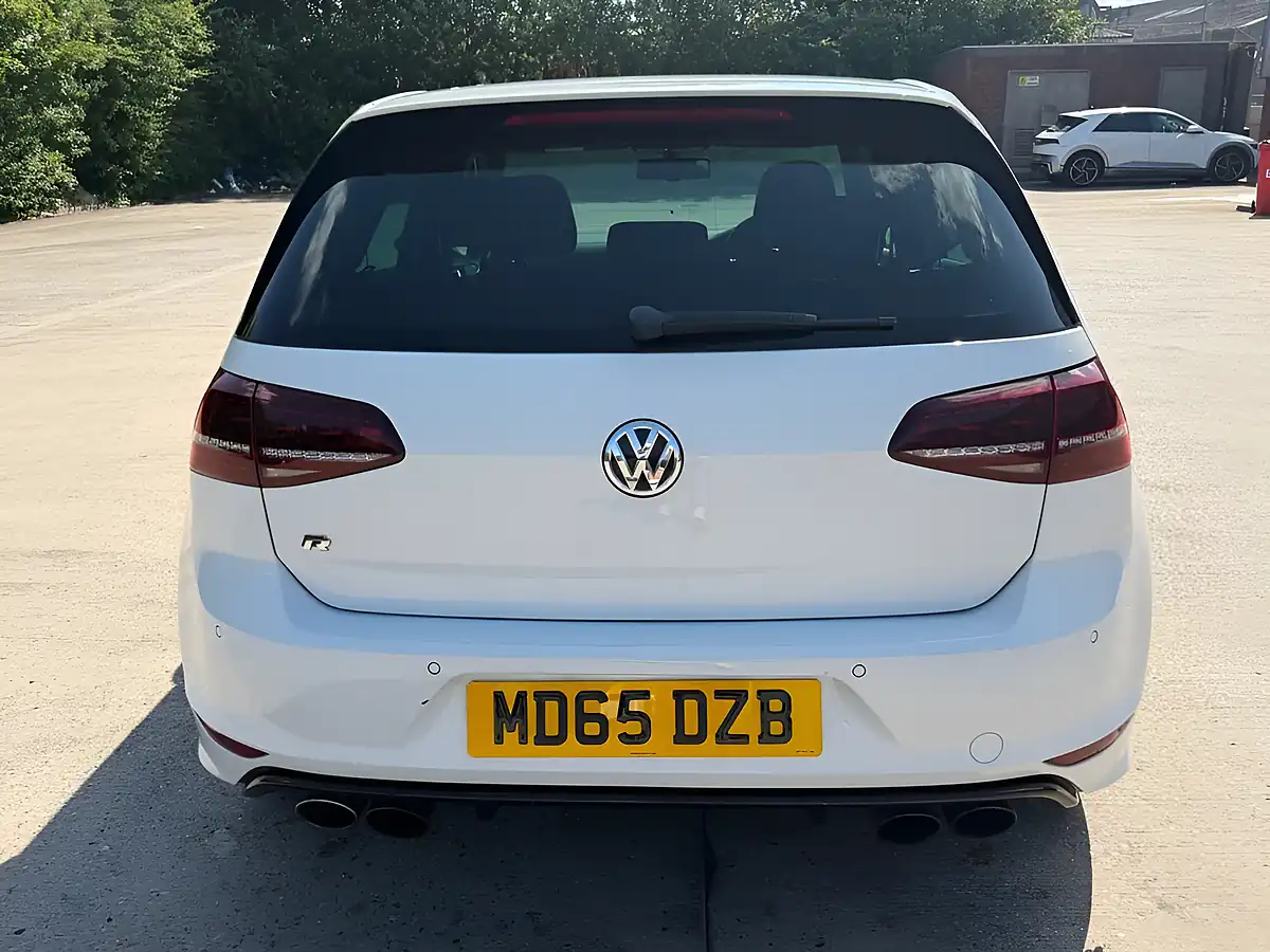 Used 2015 Volkswagen Golf Bluemotion Tech R White - Interior and Exterior details 8