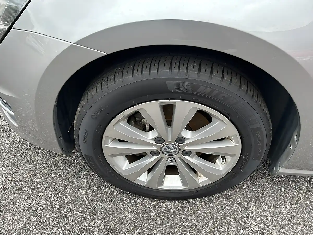Used 2015 Volkswagen Golf Estate Grey - Interior and Exterior details 16
