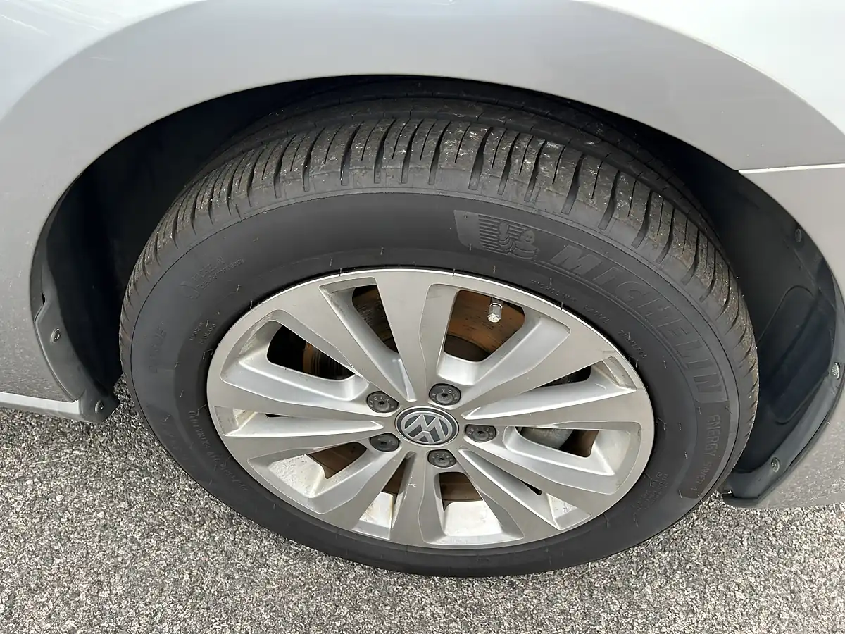 Used 2015 Volkswagen Golf Estate Grey - Interior and Exterior details 17