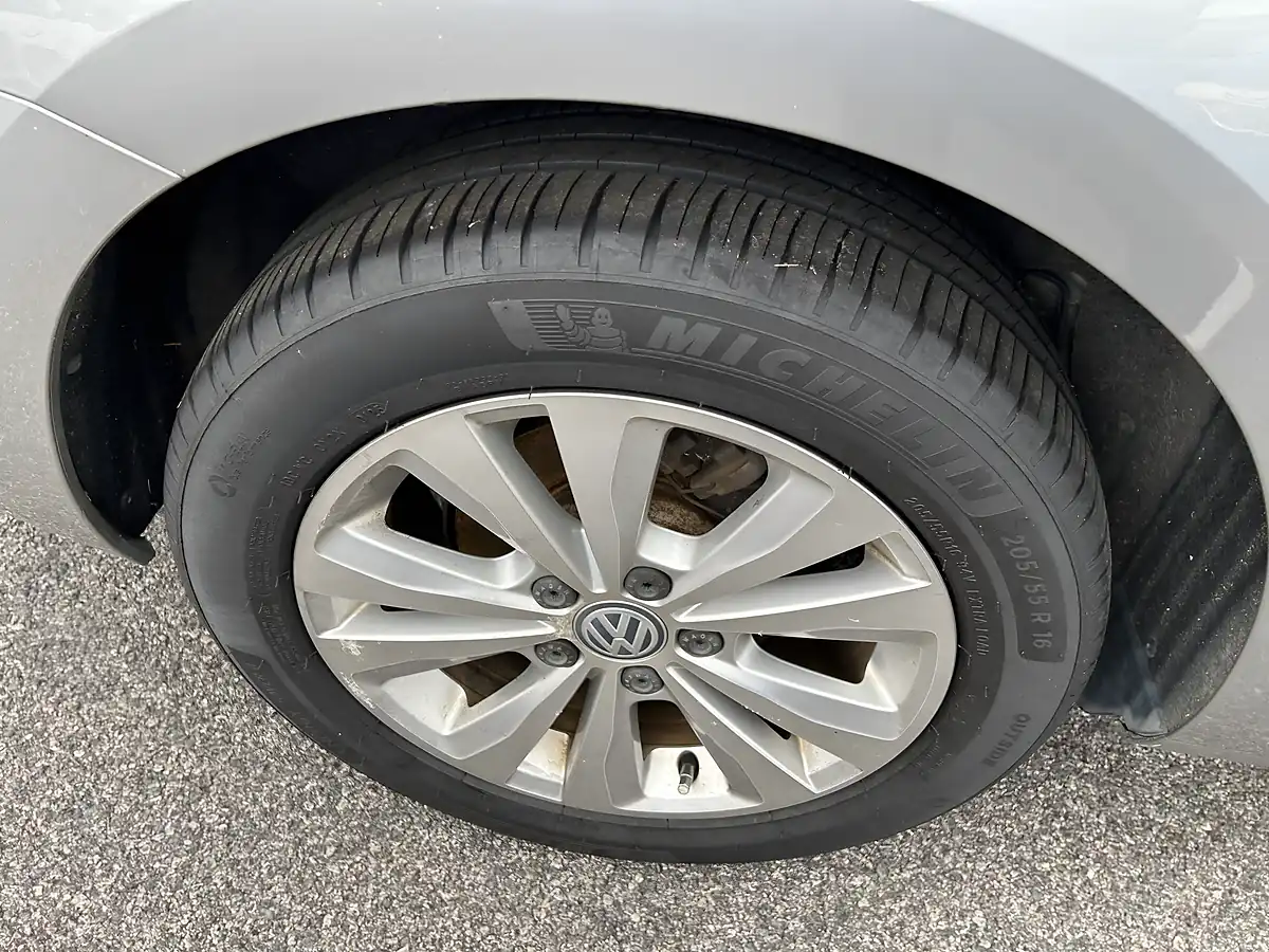 Used 2015 Volkswagen Golf Estate Grey - Interior and Exterior details 18
