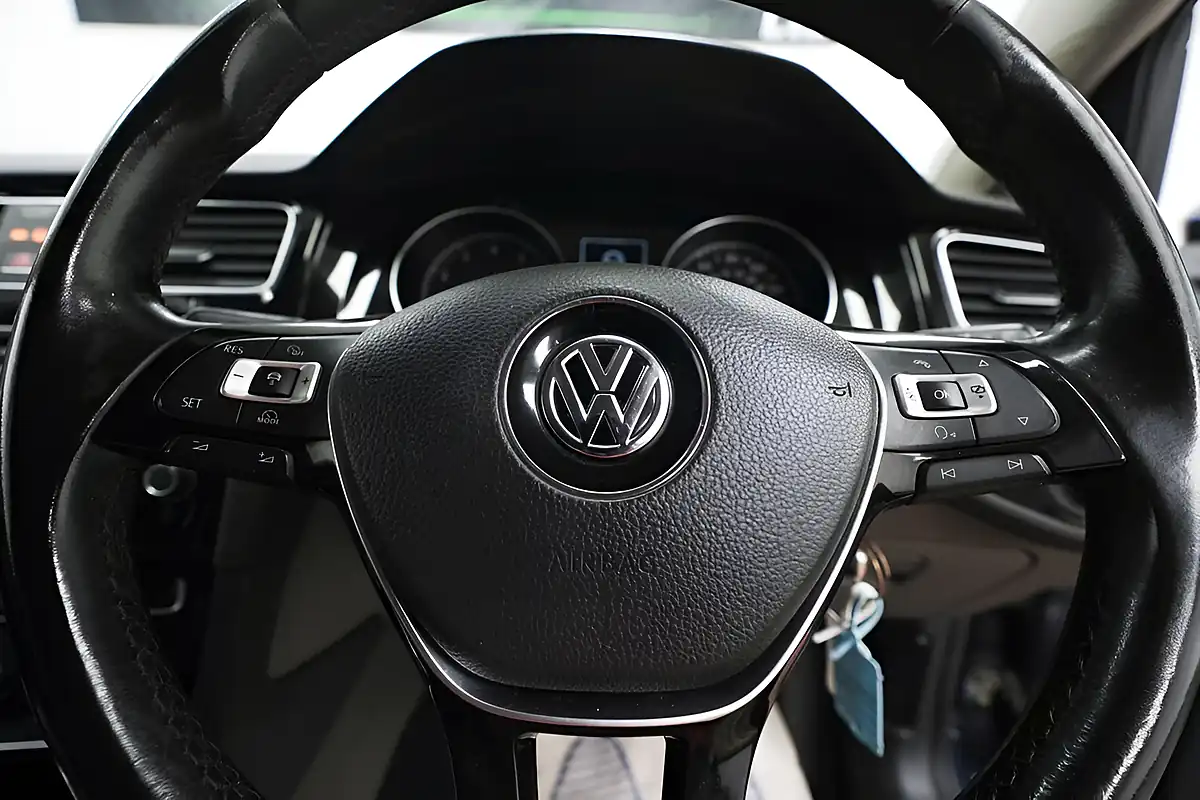 Used 2015 Volkswagen Golf GT Blue - Interior and Exterior details 17