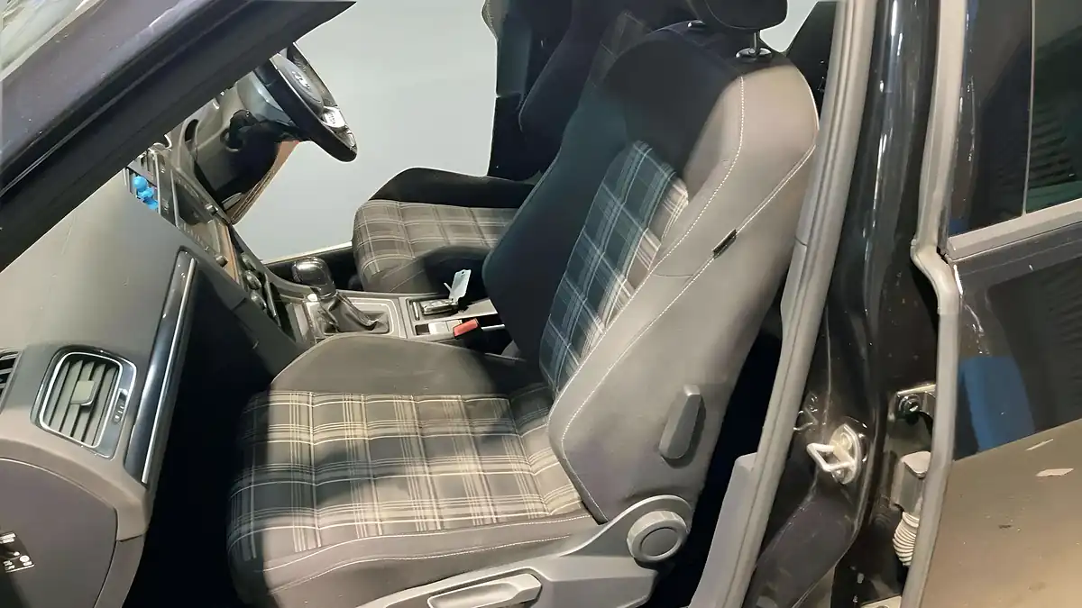 Used 2015 Volkswagen Golf Gtd Black - Interior and Exterior details 9