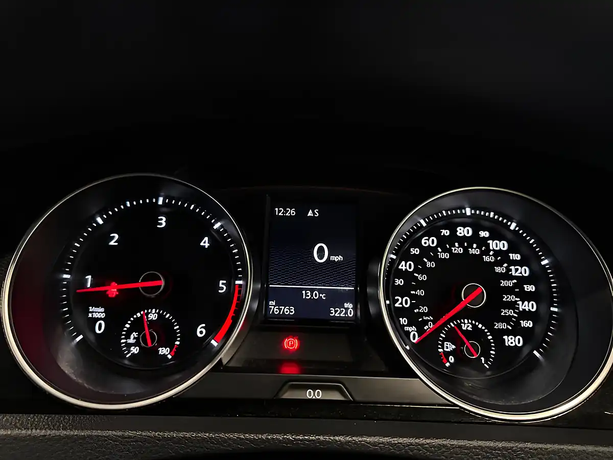 Used 2015 Volkswagen Golf Gtd Bluemotion Tech Grey - Interior and Exterior details 14