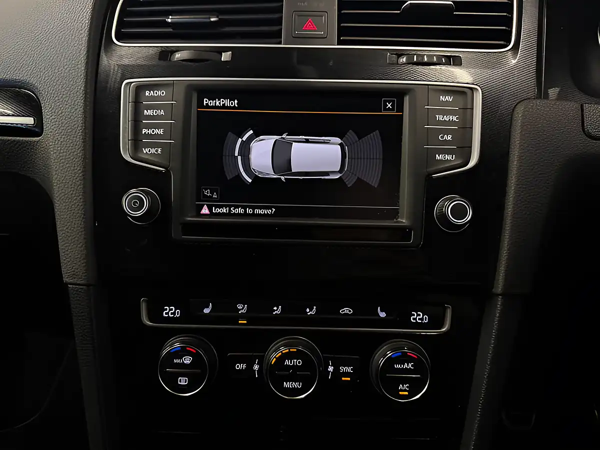 Used 2015 Volkswagen Golf Gtd Bluemotion Tech Grey - Interior and Exterior details 15
