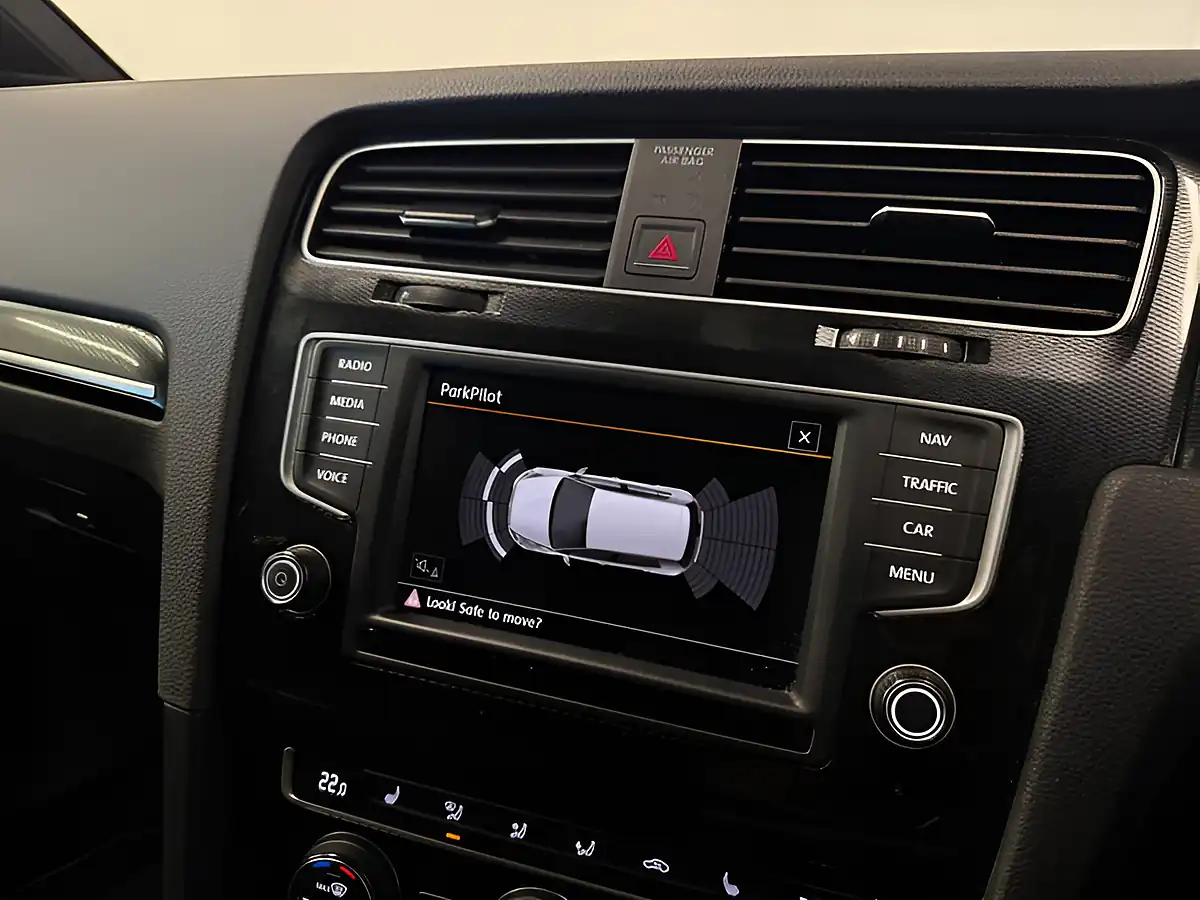 Used 2015 Volkswagen Golf Gtd Bluemotion Tech Grey - Interior and Exterior details 16