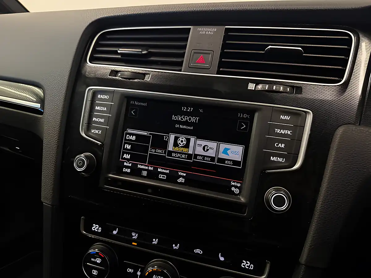Used 2015 Volkswagen Golf Gtd Bluemotion Tech Grey - Interior and Exterior details 17
