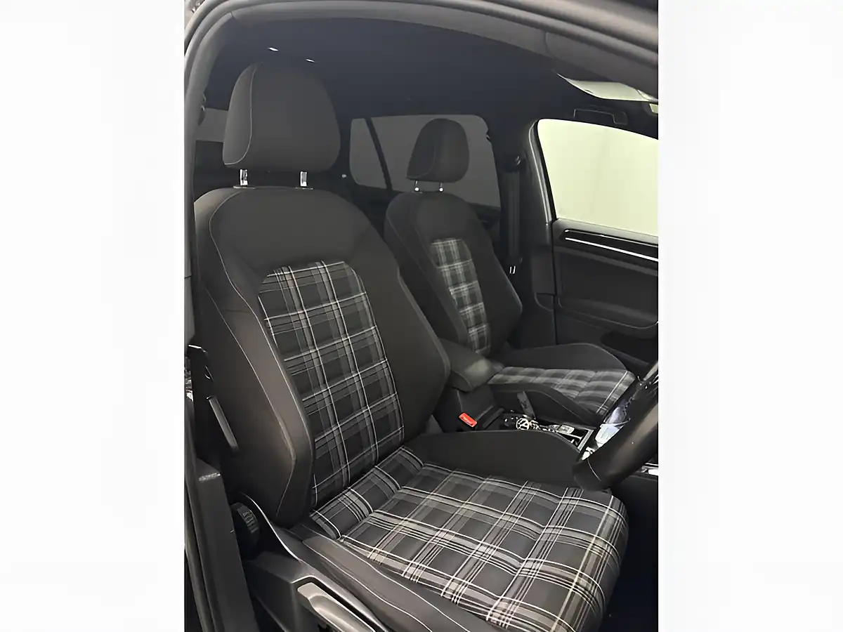Used 2015 Volkswagen Golf Gtd Bluemotion Tech Grey - Interior and Exterior details 9