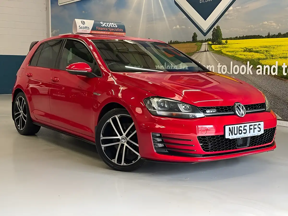 Used 2015 Volkswagen Golf Gtd Bluemotion Tech Red - Front View