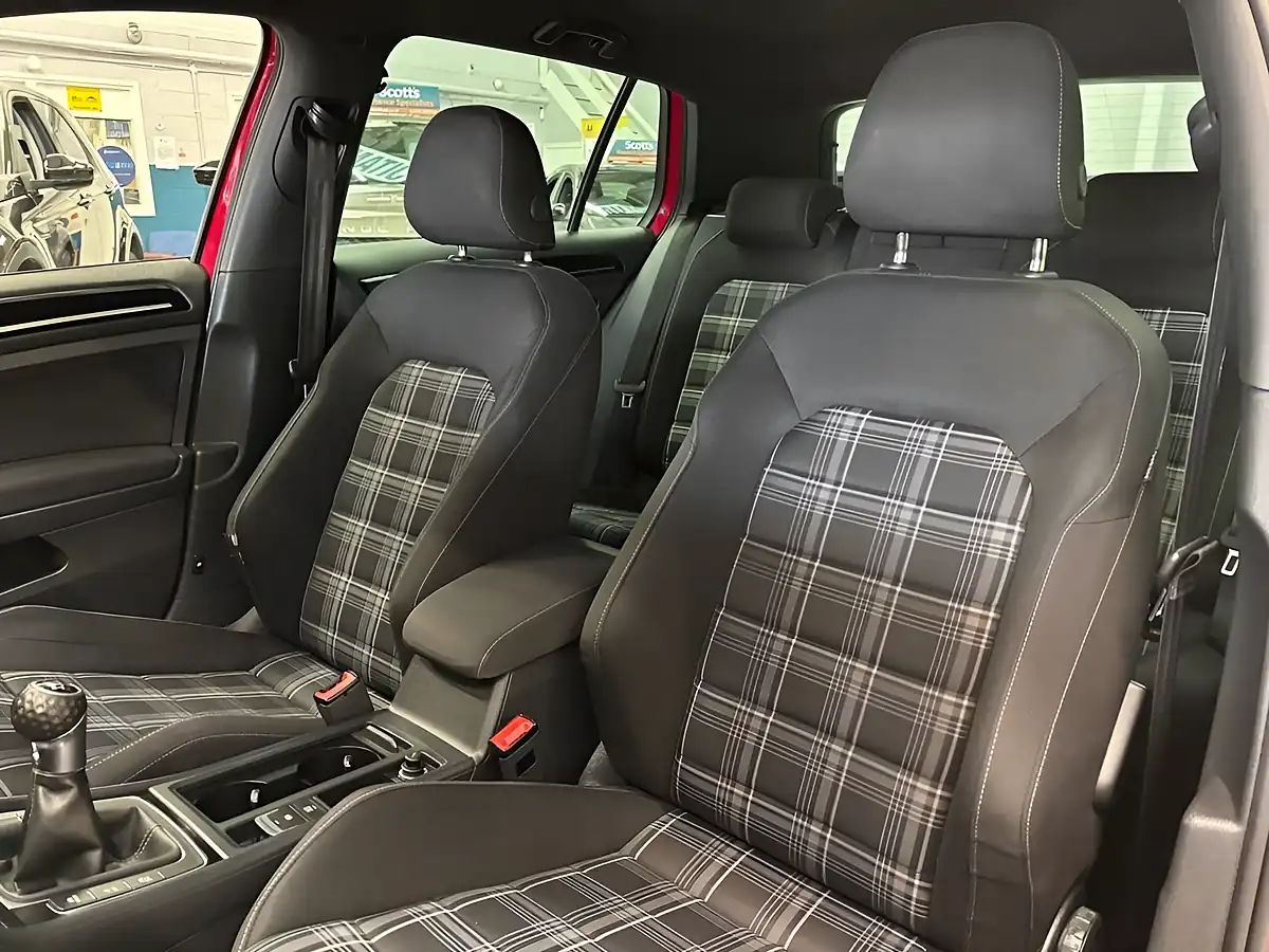 Used 2015 Volkswagen Golf Gtd Bluemotion Tech Red - Interior and Exterior details 13