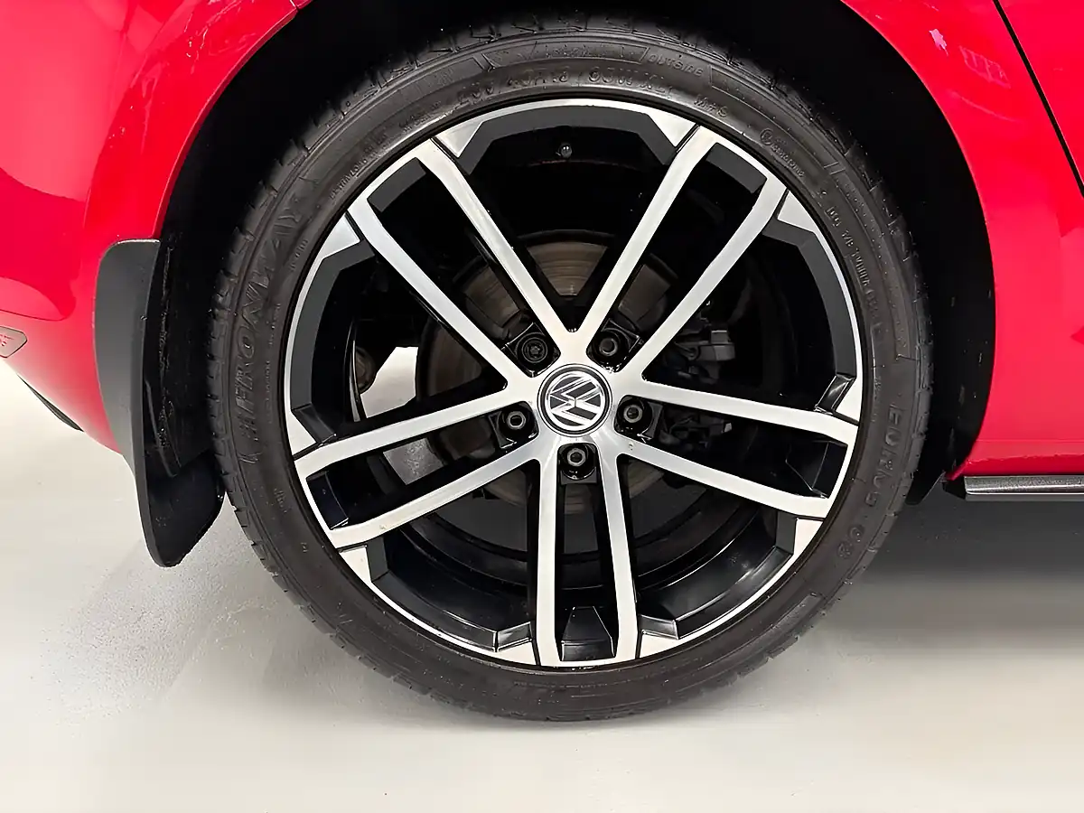 Used 2015 Volkswagen Golf Gtd Bluemotion Tech Red - Interior and Exterior details 15