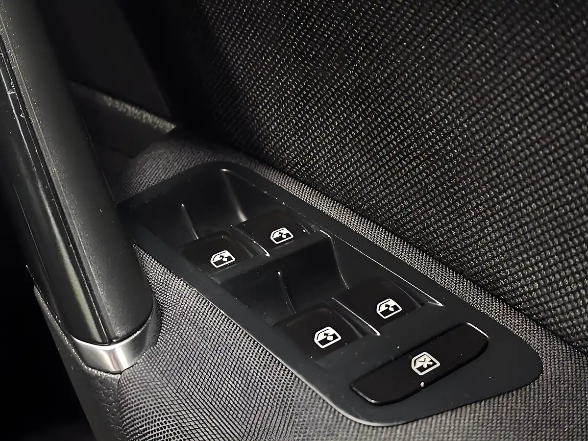 Used 2015 Volkswagen Golf Gtd Bluemotion Tech Red - Interior and Exterior details 17