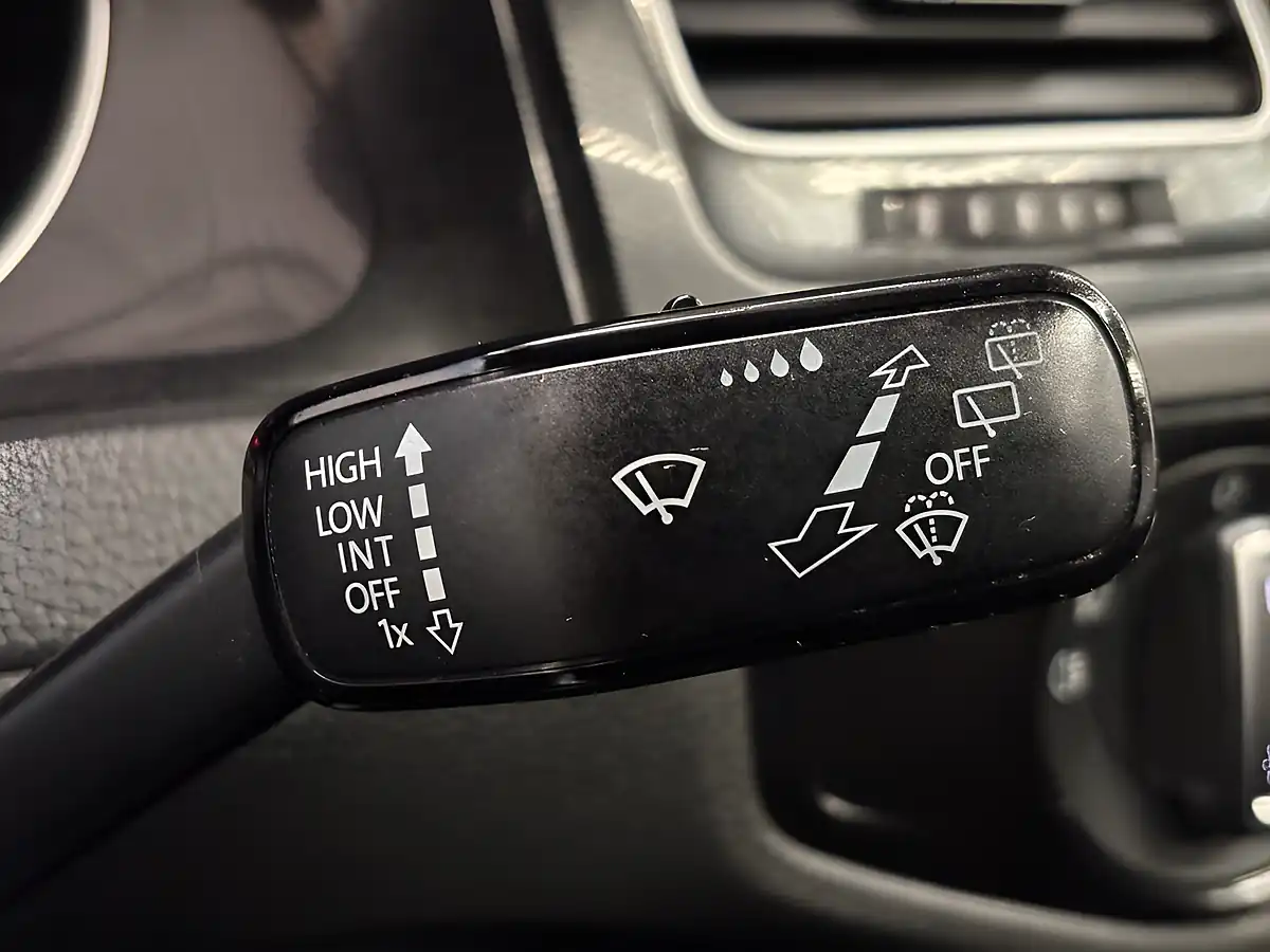 Used 2015 Volkswagen Golf Gtd Bluemotion Tech Red - Interior and Exterior details 18