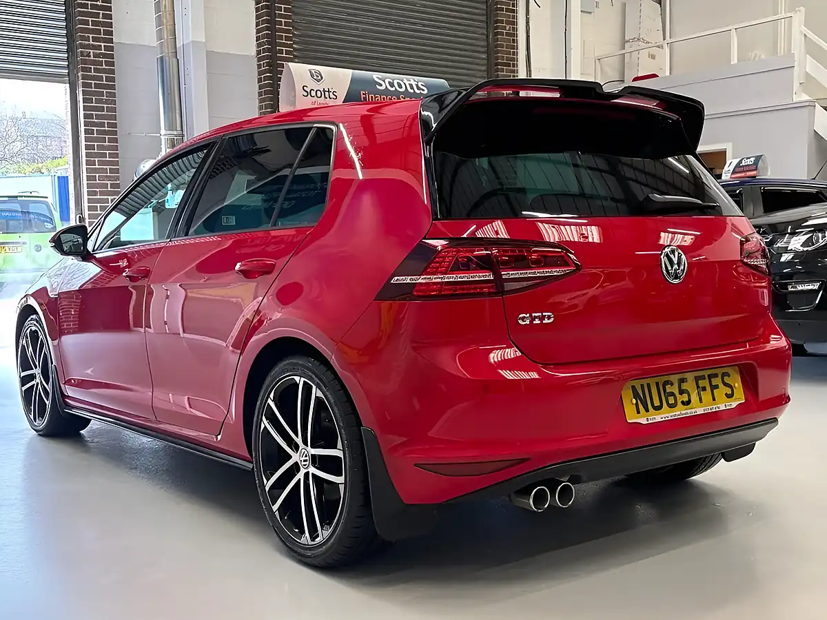 Used 2015 Volkswagen Golf Gtd Bluemotion Tech Red - Interior and Exterior details 4