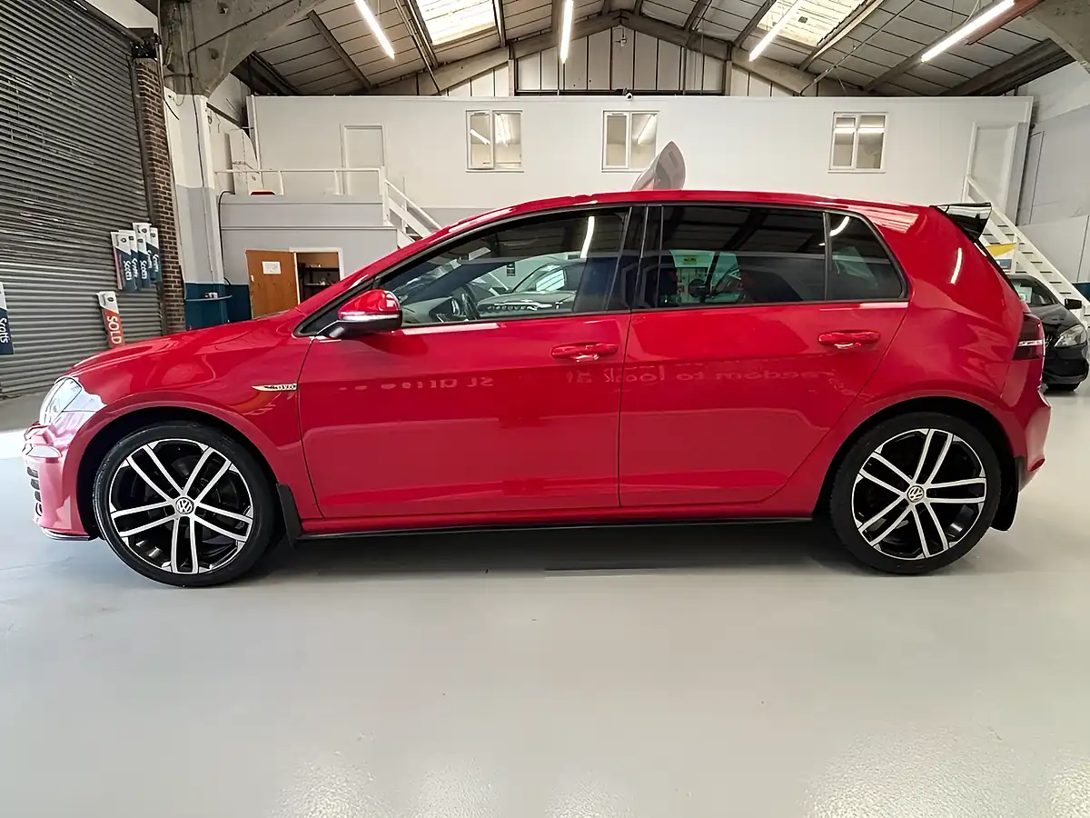 Used 2015 Volkswagen Golf Gtd Bluemotion Tech Red - Interior and Exterior details 5