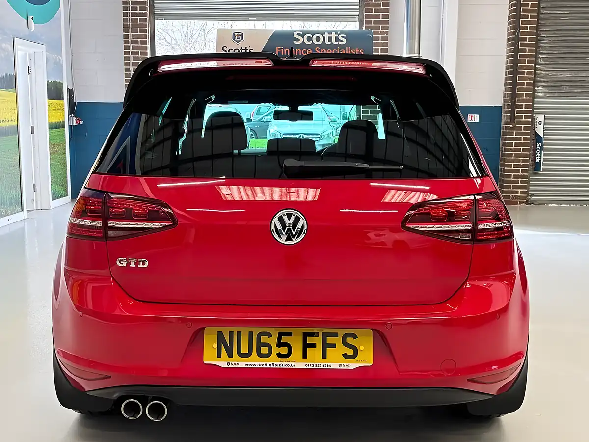 Used 2015 Volkswagen Golf Gtd Bluemotion Tech Red - Interior and Exterior details 6
