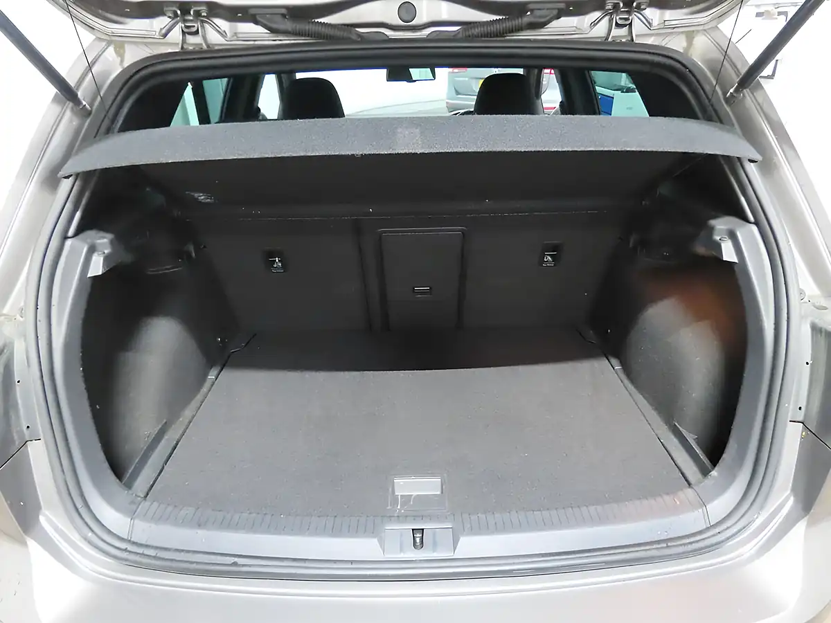 Used 2015 Volkswagen Golf Gtd Grey - Interior and Exterior details 9