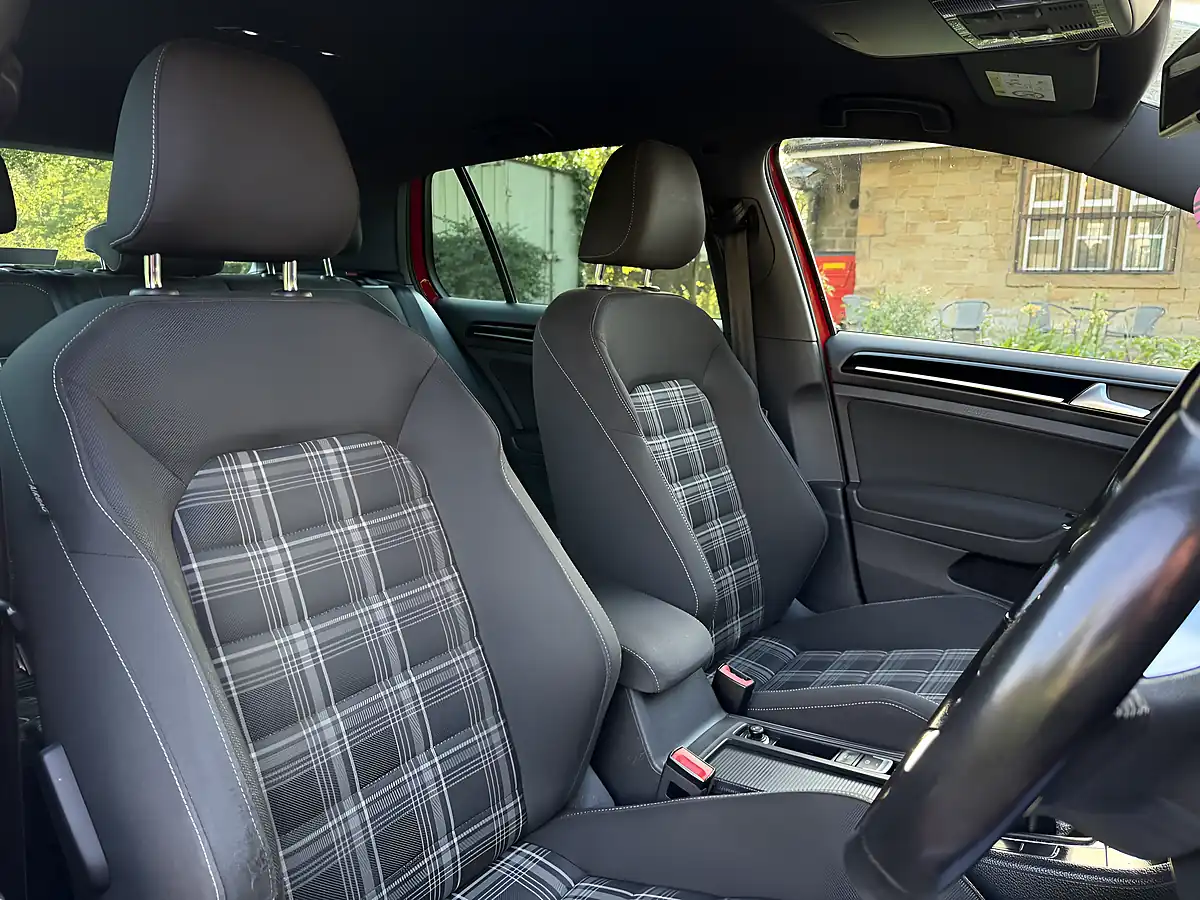Used 2015 Volkswagen Golf Gtd Red - Interior and Exterior details 10