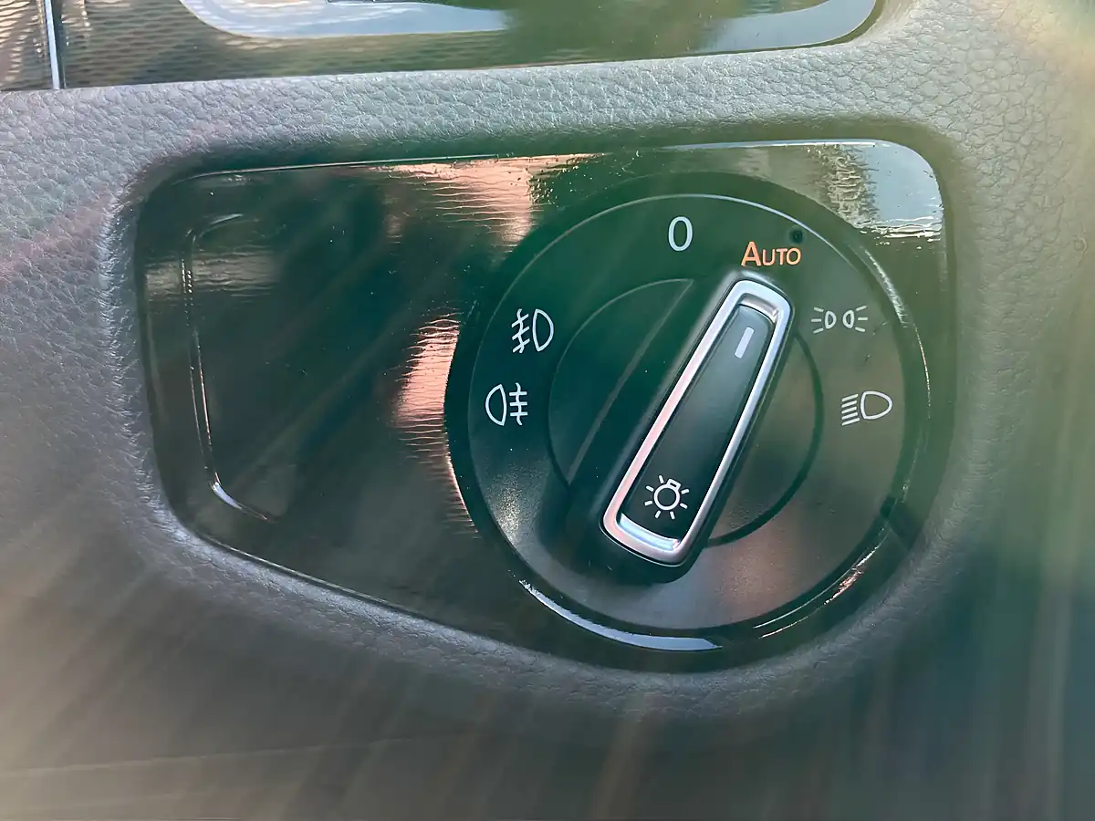 Used 2015 Volkswagen Golf Gtd White - Interior and Exterior details 10