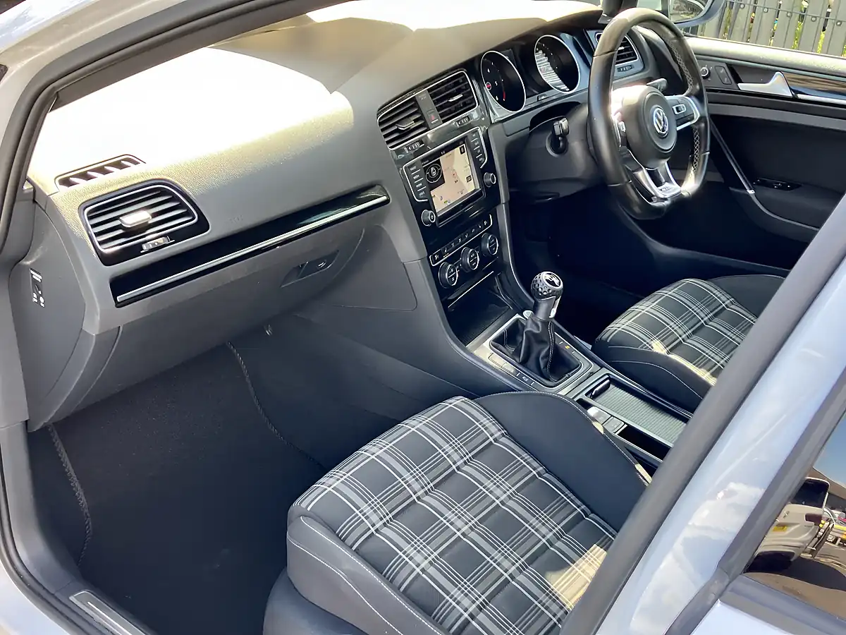 Used 2015 Volkswagen Golf Gtd White - Interior and Exterior details 2