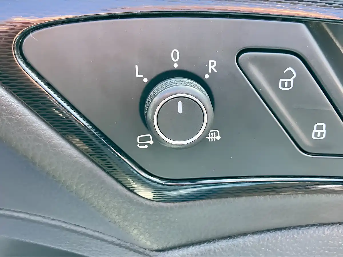 Used 2015 Volkswagen Golf Gtd White - Interior and Exterior details 6