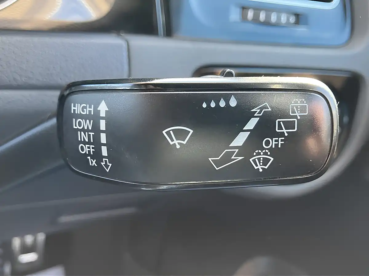 Used 2015 Volkswagen Golf Gtd White - Interior and Exterior details 8
