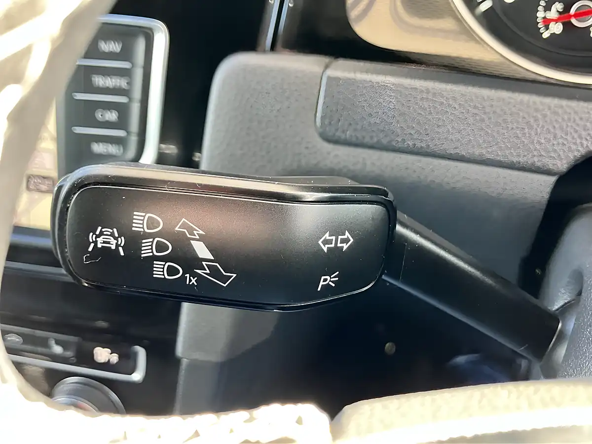 Used 2015 Volkswagen Golf Gtd White - Interior and Exterior details 9