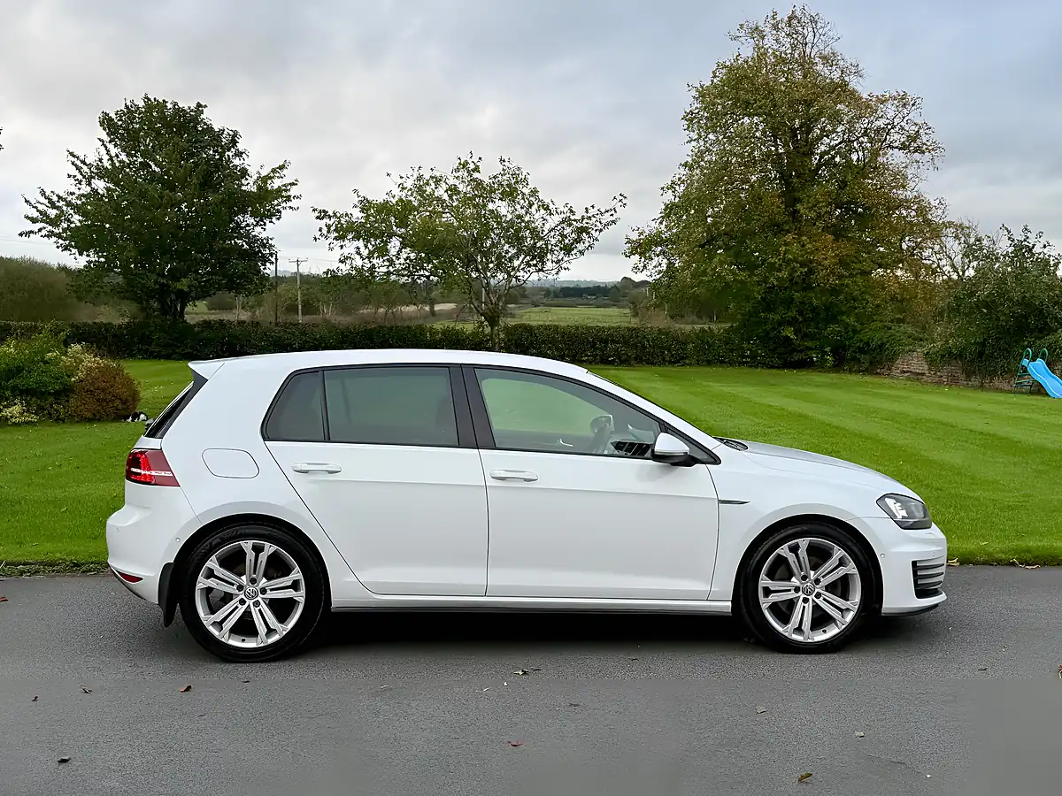 Used 2015 Volkswagen Golf Gtd White - Interior and Exterior details 3