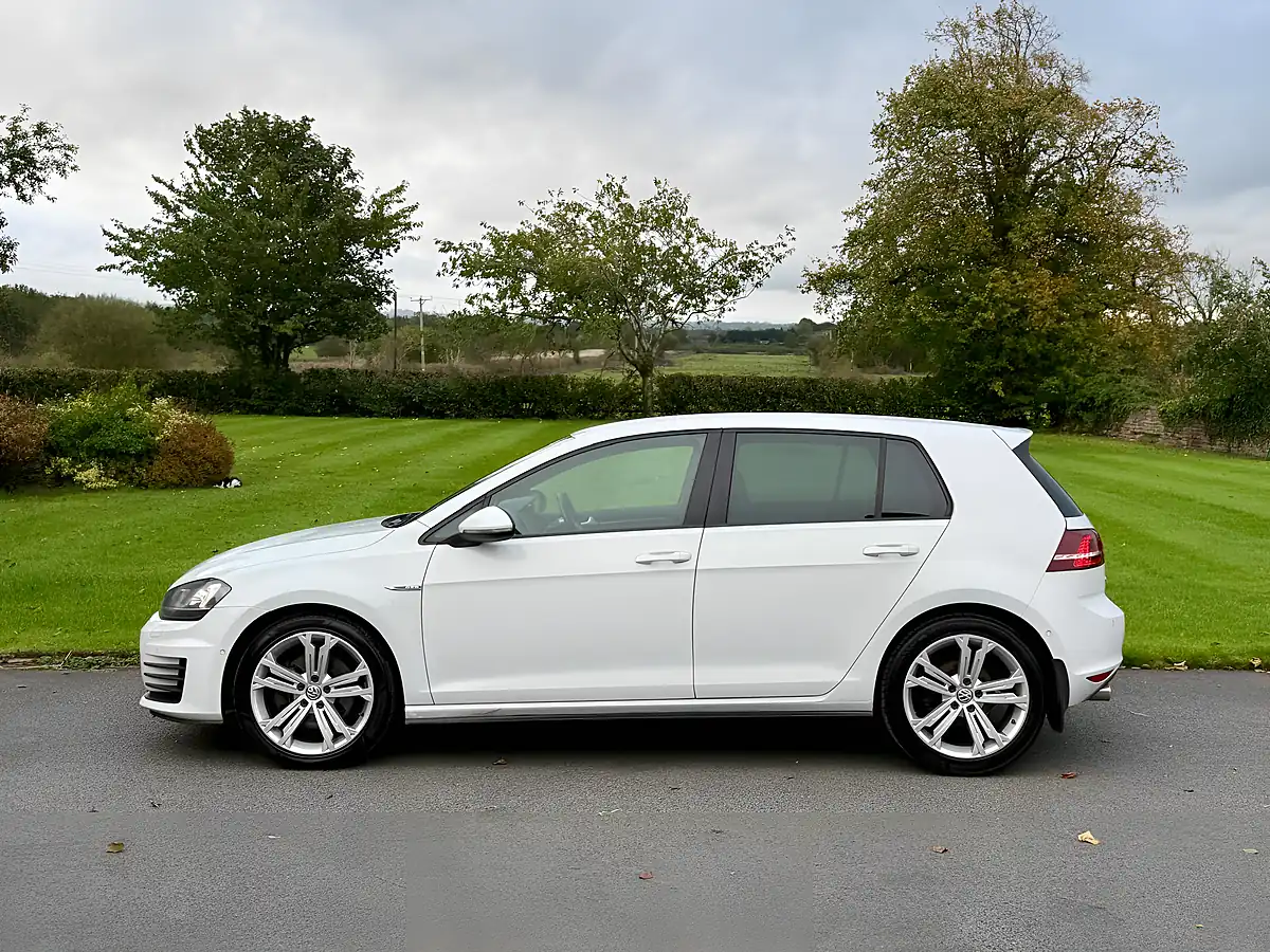 Used 2015 Volkswagen Golf Gtd White - Interior and Exterior details 4
