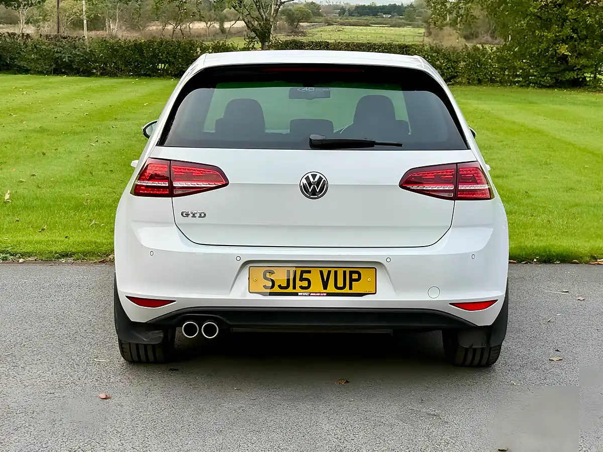 Used 2015 Volkswagen Golf Gtd White - Interior and Exterior details 6