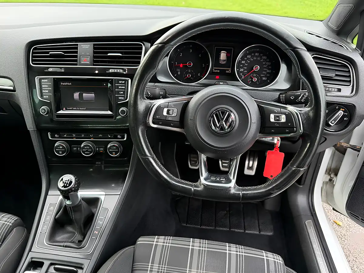 Used 2015 Volkswagen Golf Gtd White - Interior and Exterior details 9