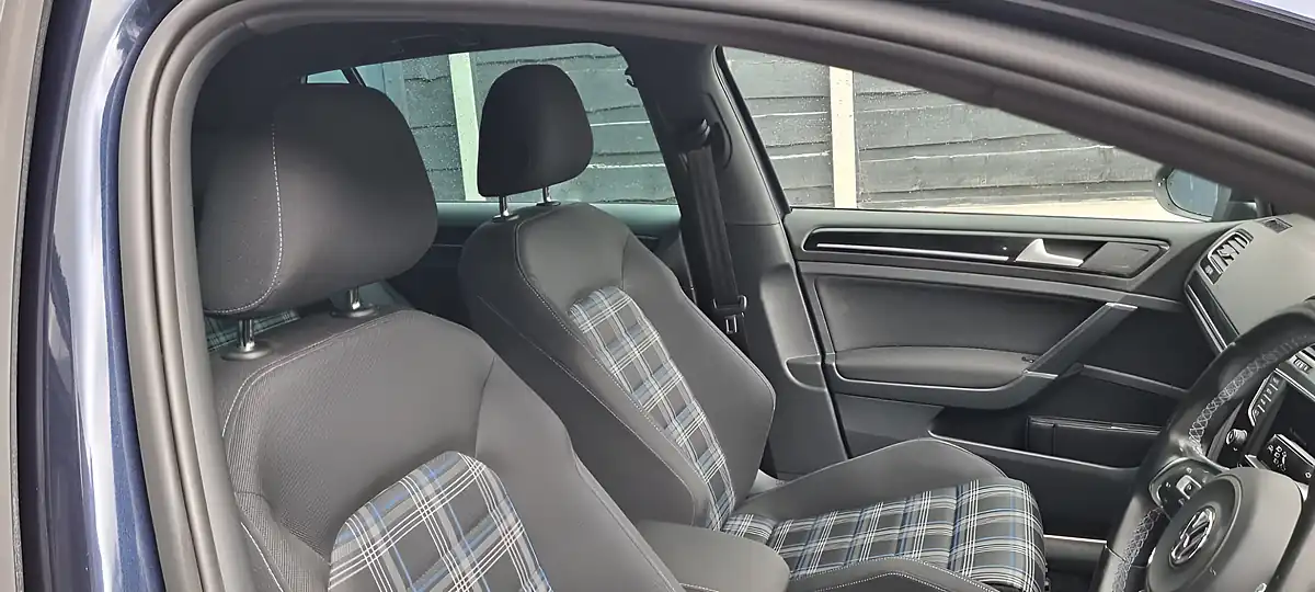 Used 2015 Volkswagen Golf Gte Blue - Interior and Exterior details 11